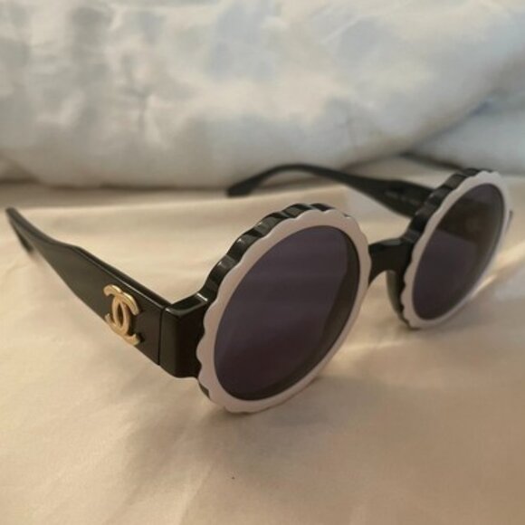Chanel Camellia Vintage Scalloped Sunglasses 1994 (03524 C0229) - Picture 1 of 10